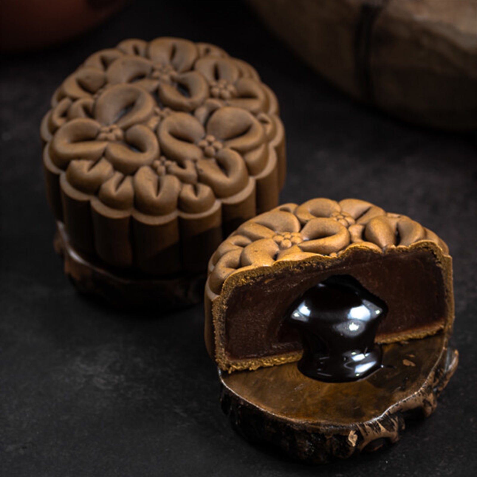 Fai Fong Tiramisu Lotus Lava Chocolate Mooncake 150g